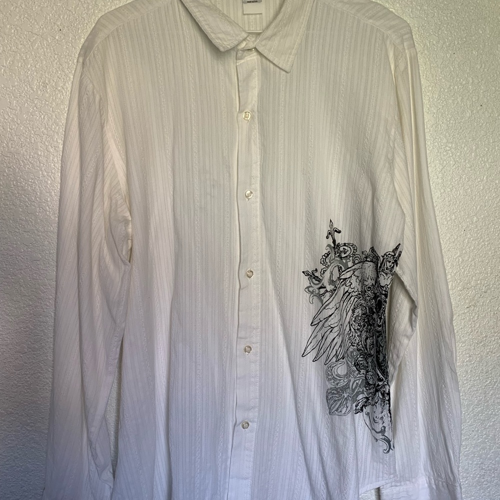 It’s white color,xl size and pop icon brand shirt.